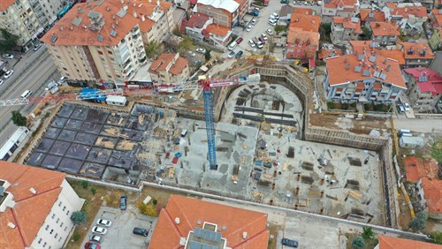 Şehrin en büyük kapasiteli yeraltı otoparkında inşaat çalışmaları sürüyor