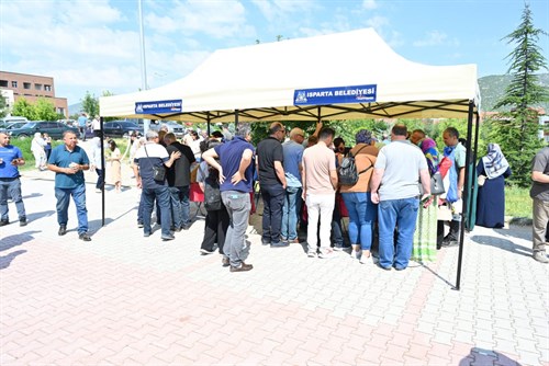 Isparta Belediyesi YKS’de öğrenci ve ailelerini yalnız bırakmadı